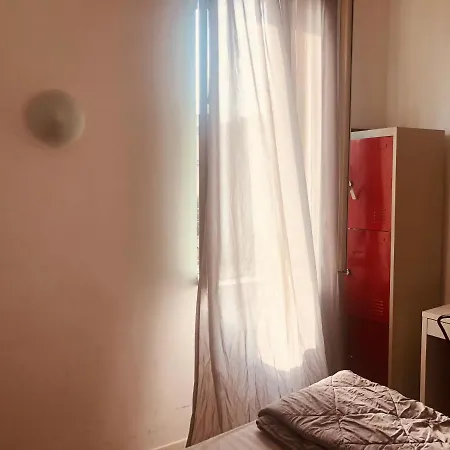 Hostel Roma Pyramid * Roma